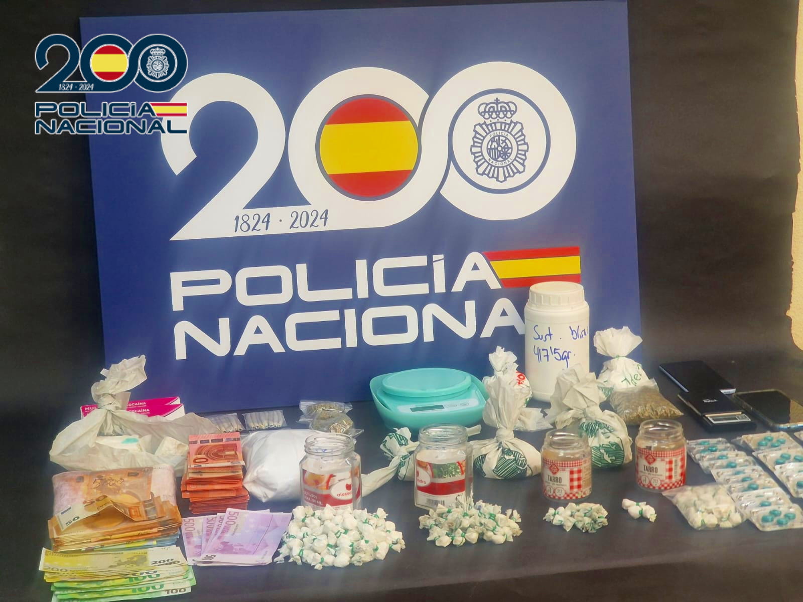 La Policía desmantela dos narcopisos en Benidorm y un detenido lanza diez mil euros desde el balcón para eludir la actuación