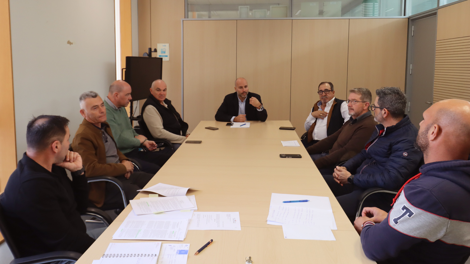 Benidorm propone a los taxistas reconvertir licencias pero descarta ampliar el número de permisos