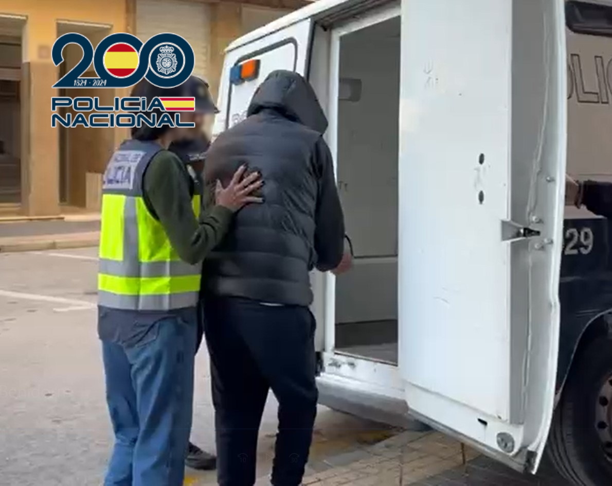 La Policía detiene en Benidorm a un hombre por usar el «pinchazo» para robar dentro de los coches