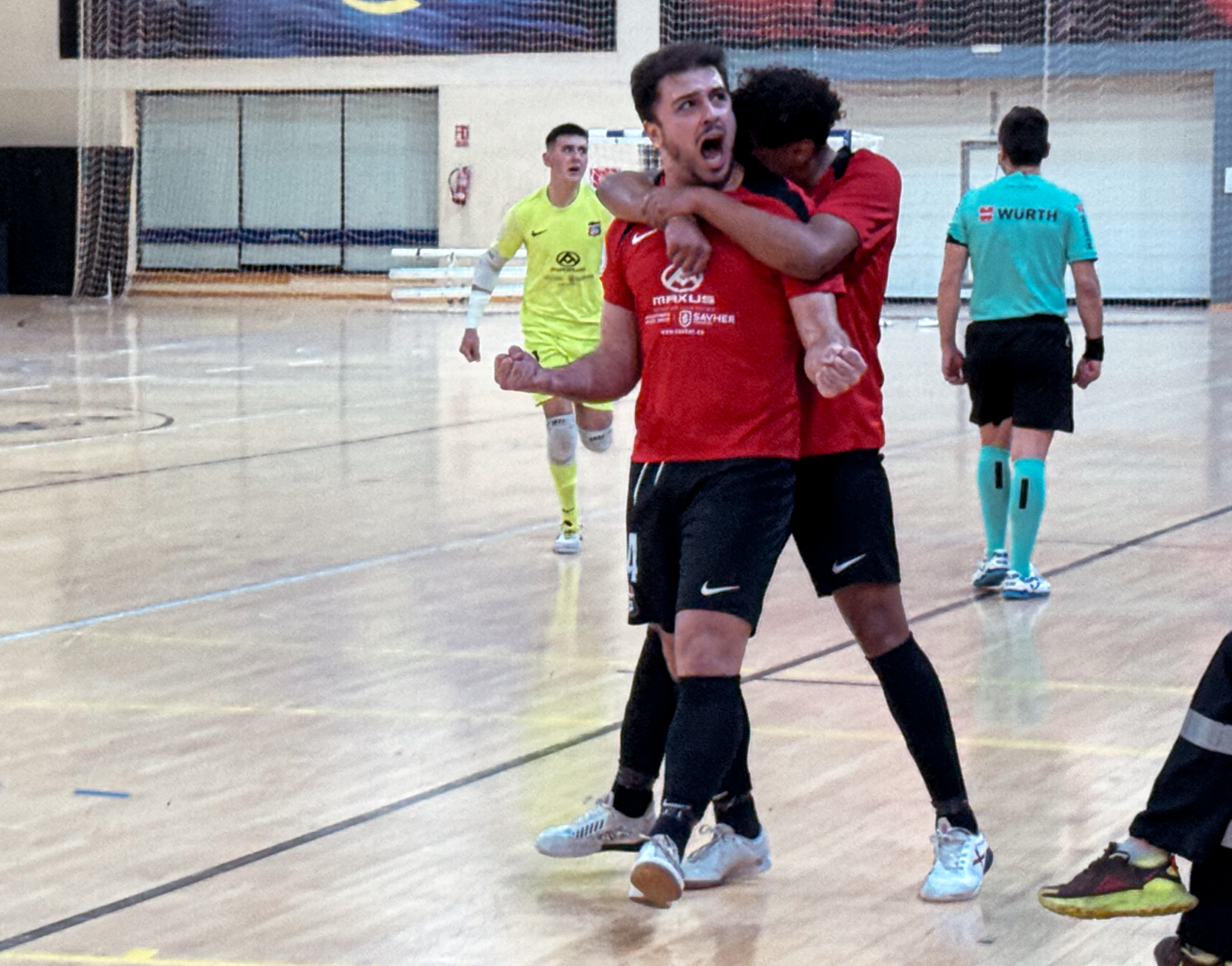 El Sporting La Nucía cree en el milagro y se coloca a tres puntos de la salvación