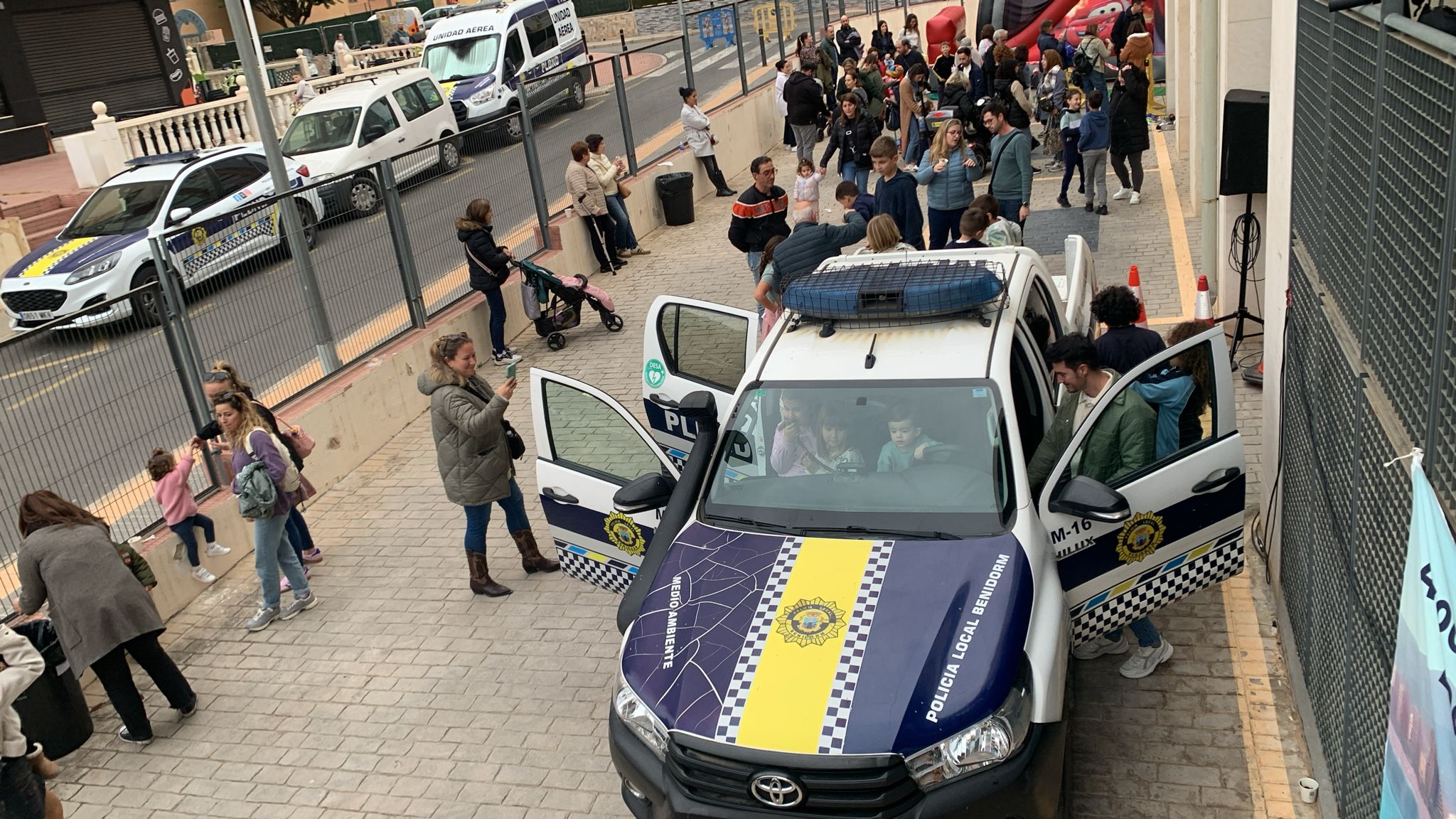 Los niños toman la central de la Policía Local de Benidorm