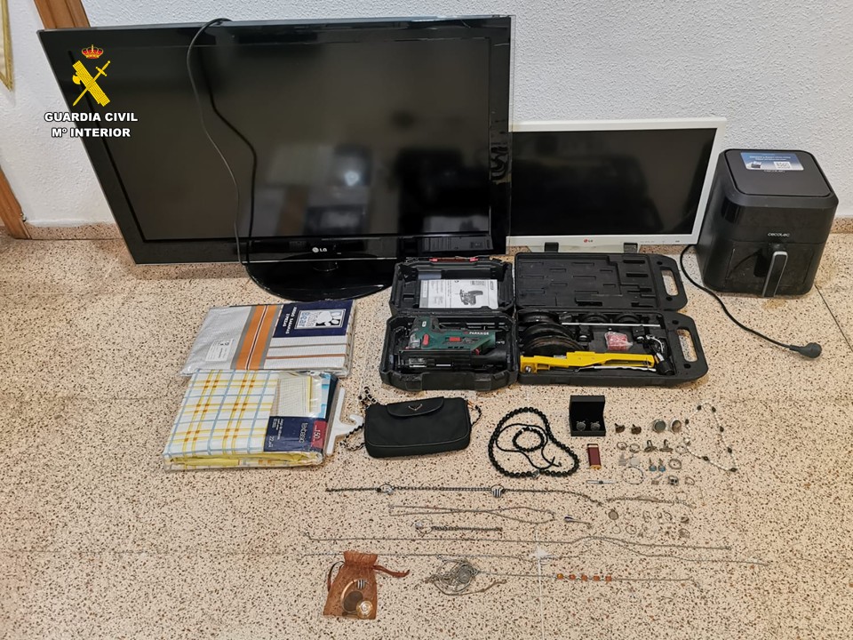 La Guardia Civil detiene al responsable de multitud de robos en casas y negocios de Altea y Jávea