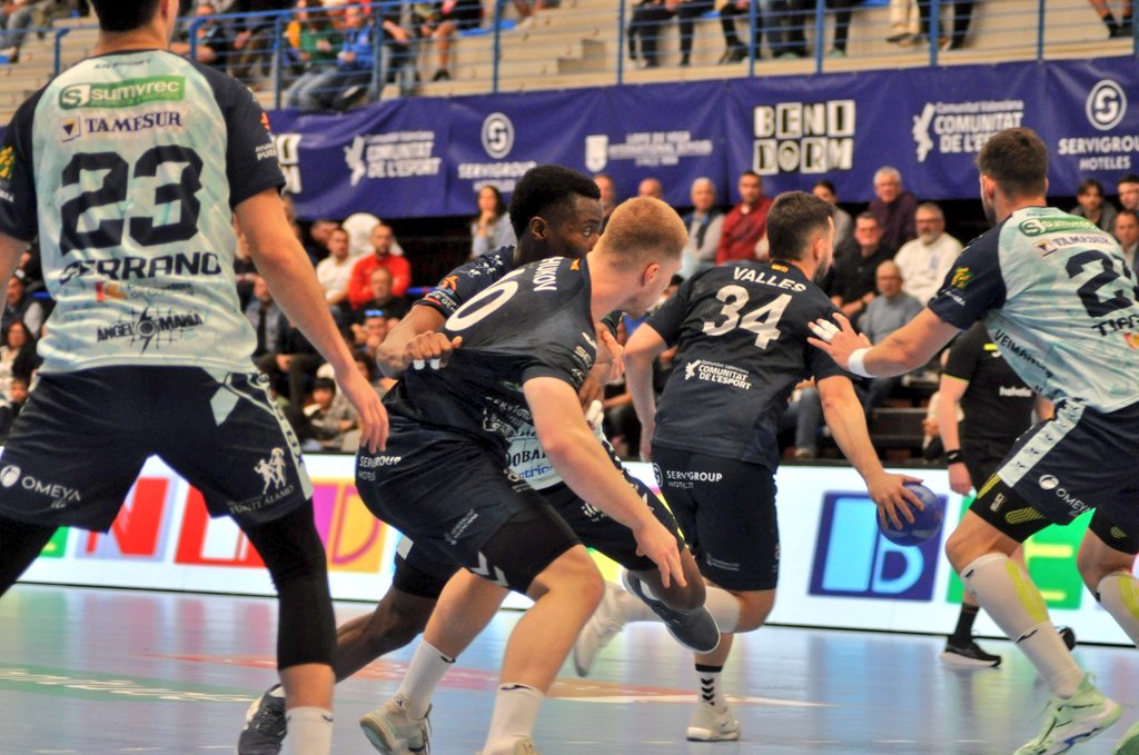 Pasión y resurrección del Servigroup Hoteles Benidorm en una tarde épica de balonmano