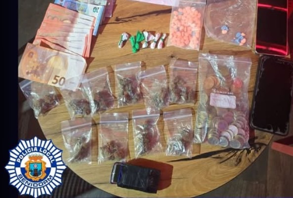 Dos detenidos y una ‘macedonia’ de drogas intervenida en un pub de la zona inglesa de Benidorm
