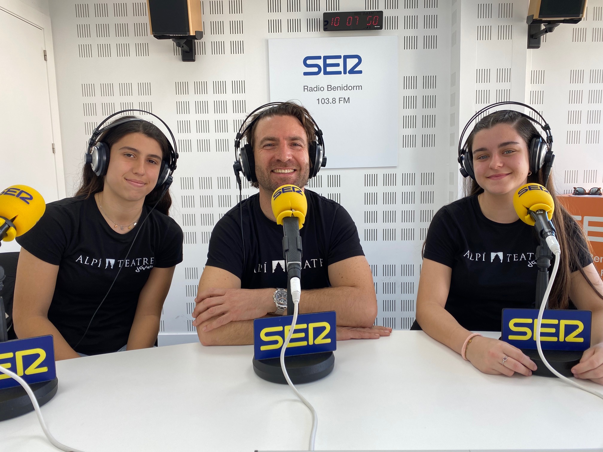 Alumnos del IES Bernat de Sarrià escenifican su versión de la Carta Pobla de Benidorm