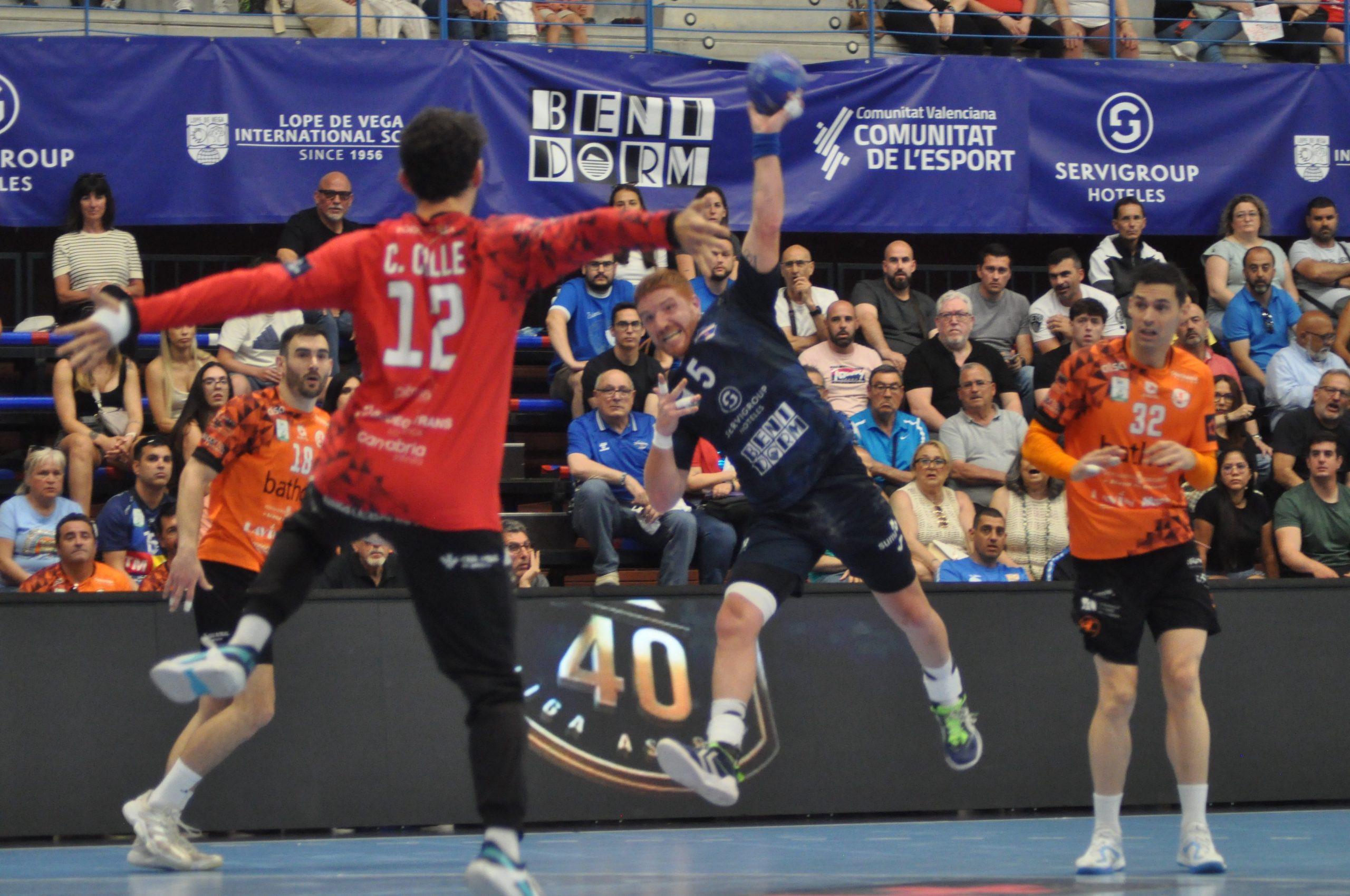 El Servigroup Hoteles Benidorm cae en casa y se encomienda a un milagro