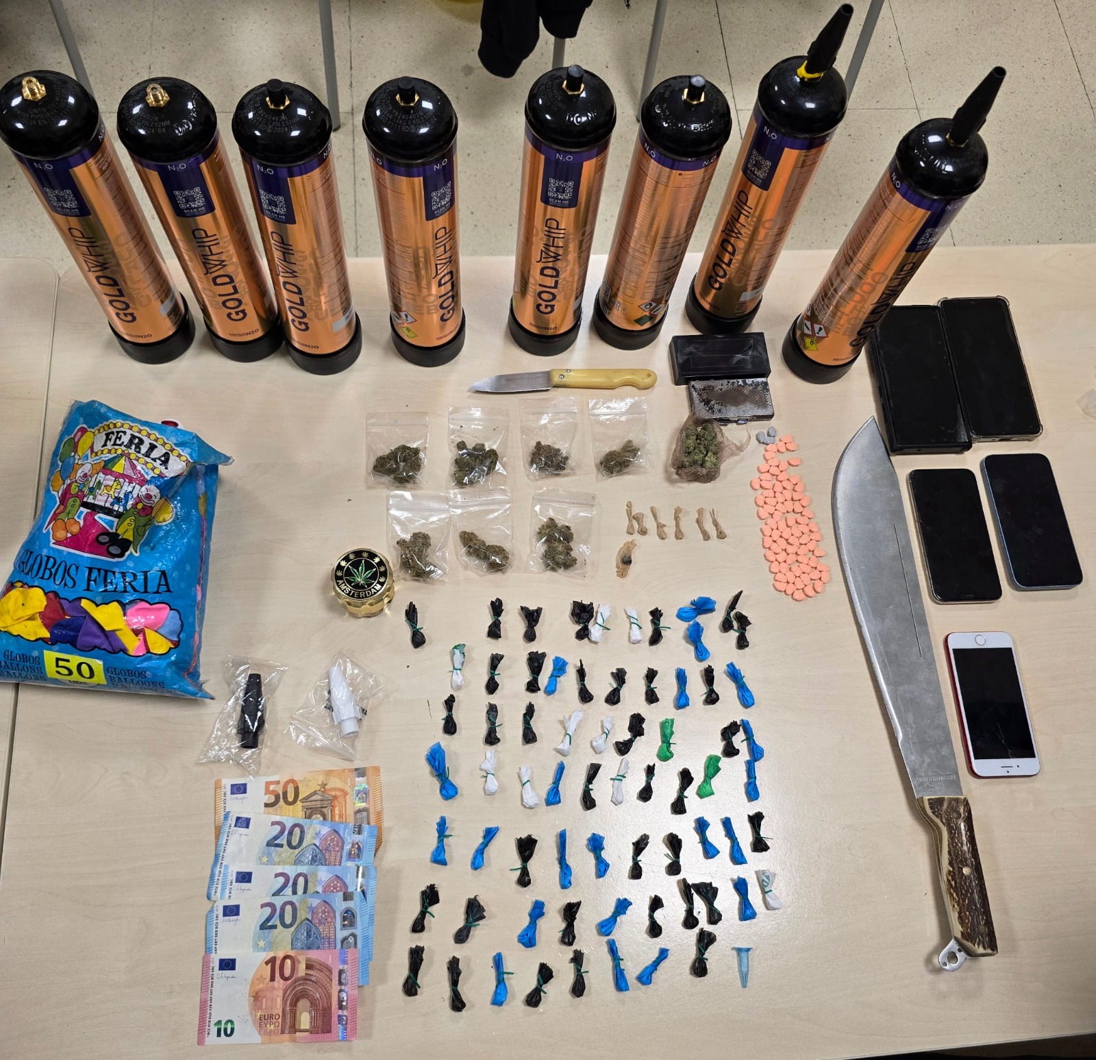 Golpe al tráfico de drogas en Benidorm: la Policía Local cierra cuatro bares de la zona inglesa