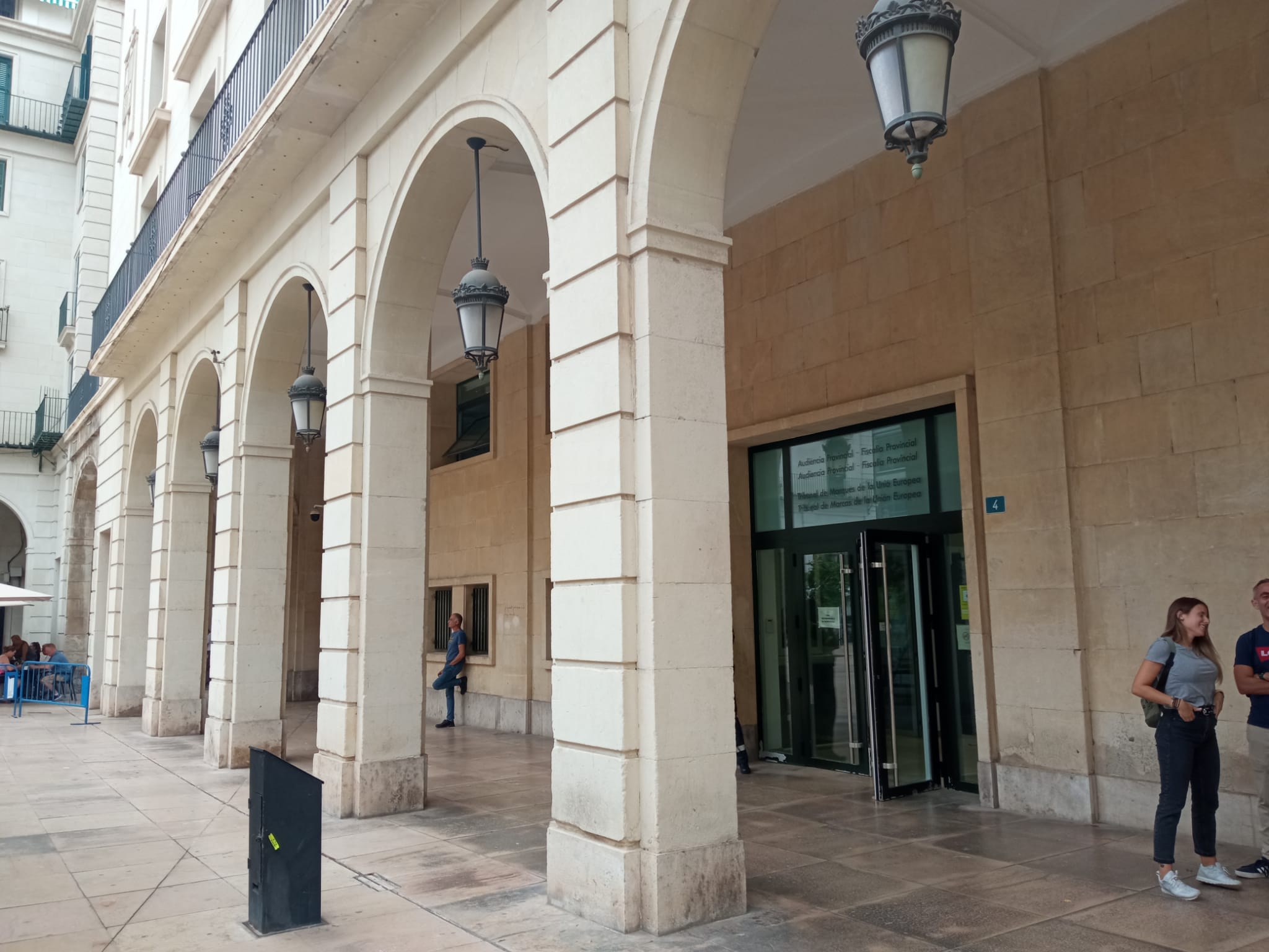 Piden 12 años de cárcel a un hombre por violar una menor de edad durante una nochevieja en Benidorm