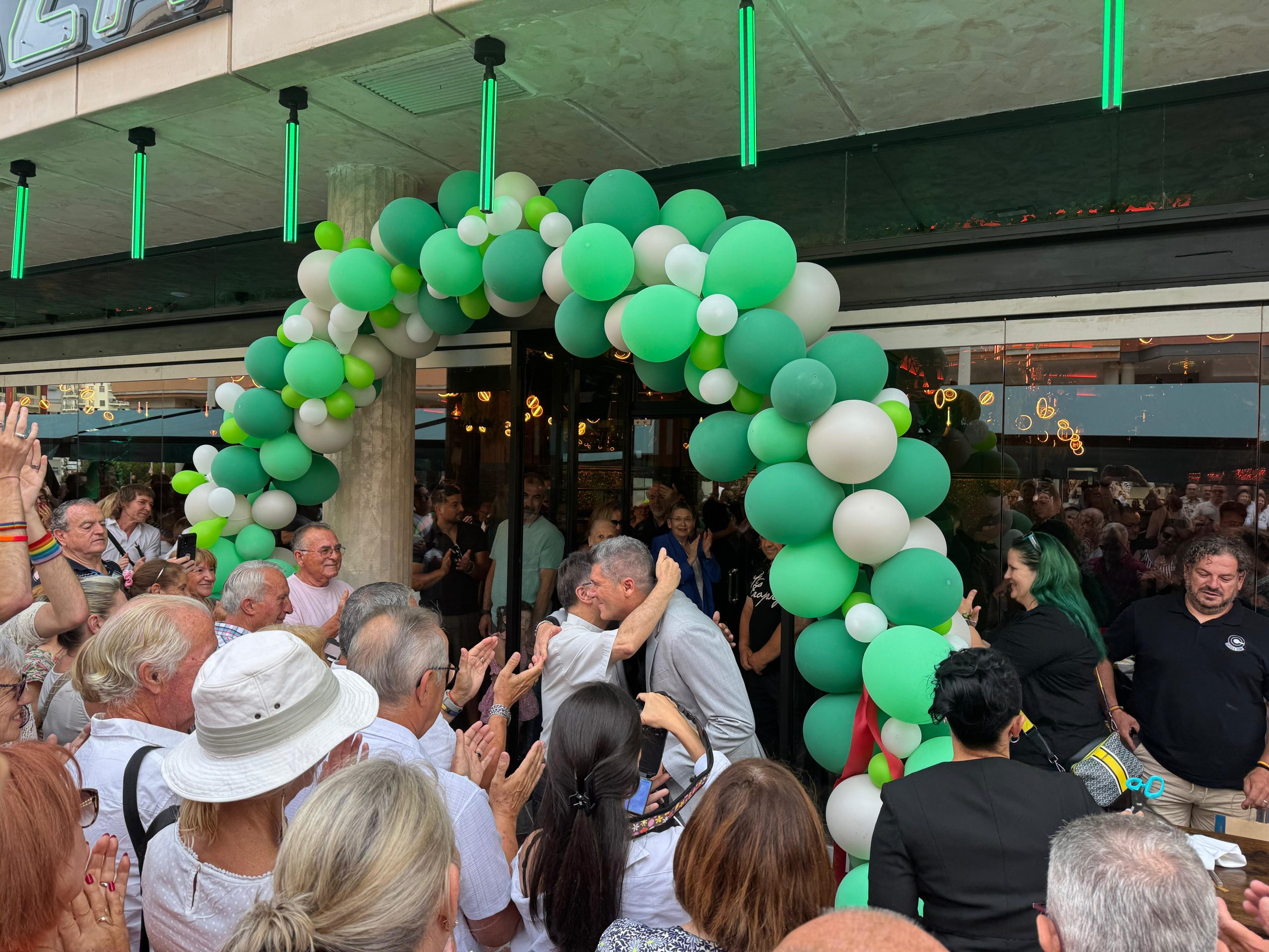 Saltoki Plaza abre sus puertas en Benidorm con cocina mediterránea de alto nivel