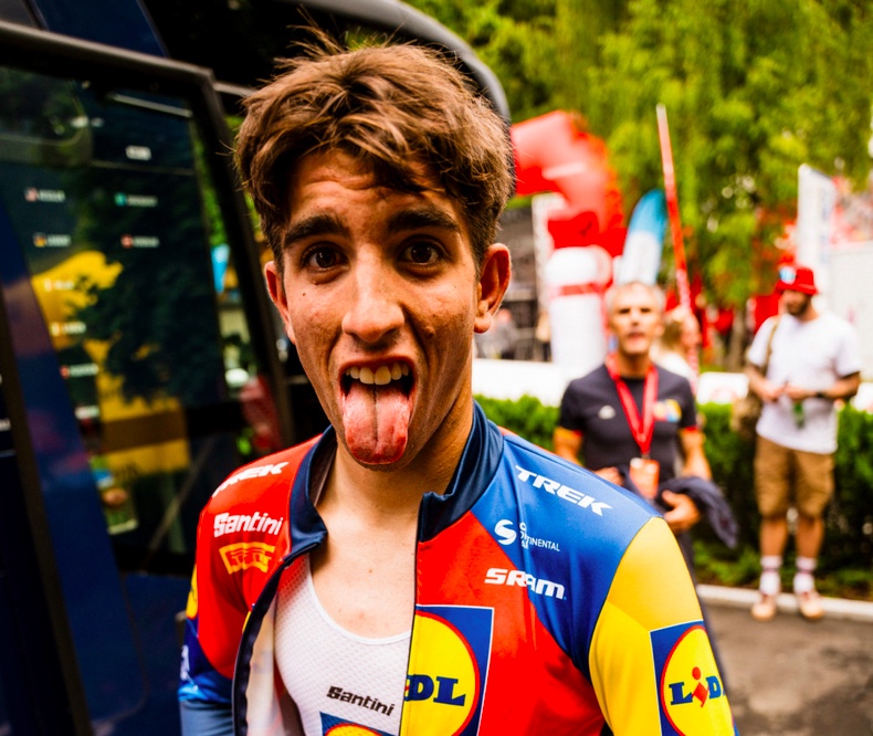 Héctor Álvarez firma su primer podio profesional