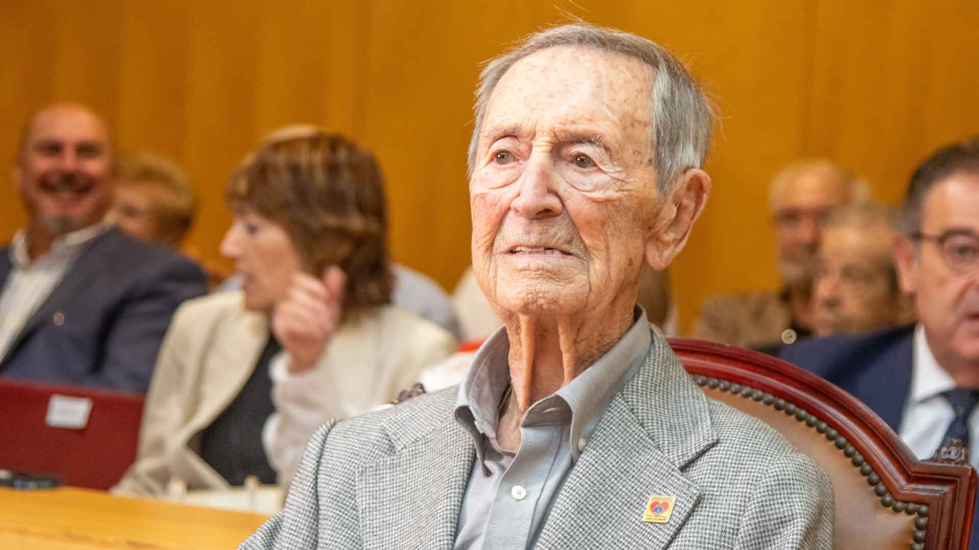 Así ha recibido José Luís Sarrió el Vecino Ejemplar de Benidorm 2025