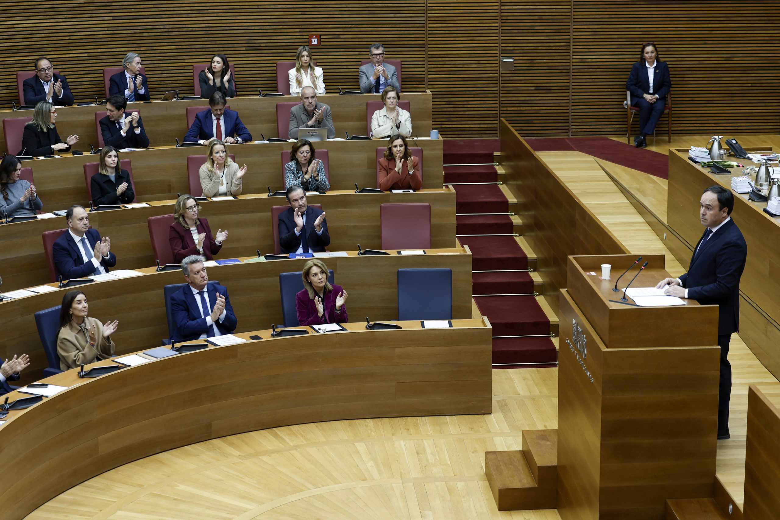 Pérez Llorca llega a su investidura como president de la Generalitat «sin ningún acuerdo cerrado con ninguna formación» y con Mazón ausente durante su discurso