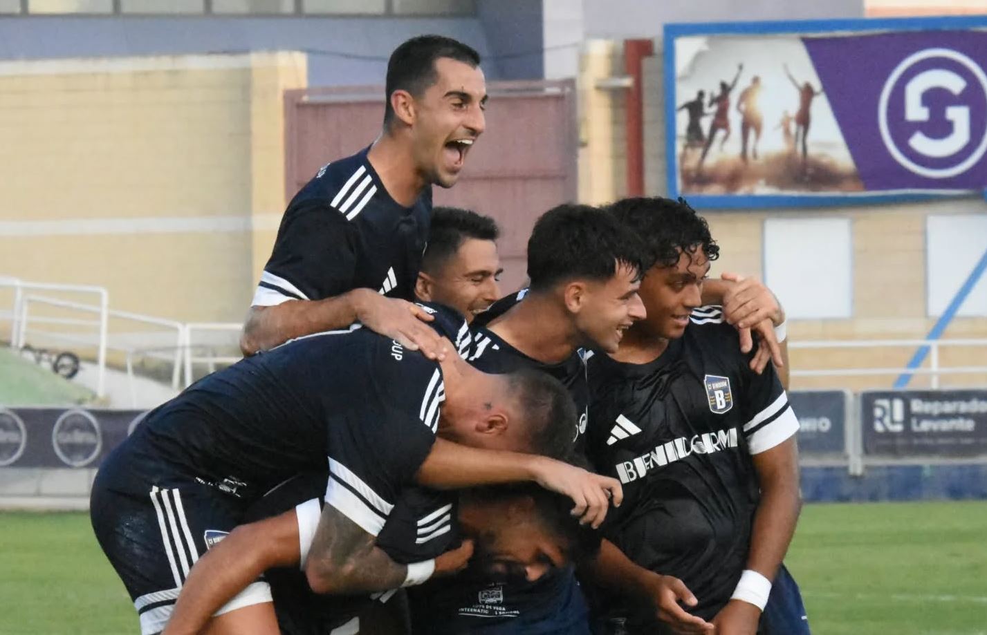 El Guillermo Amor celebra otra victoria del líder