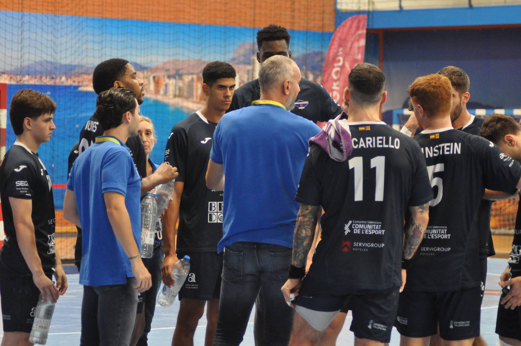 El Balonmano Servigroup Benidorm paga muy caro un mal final en Sevilla