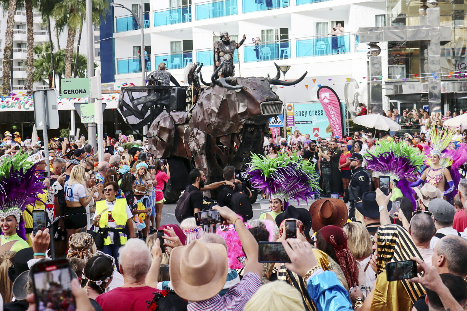 Los hoteles de Benidorm siguen pisando el acelerador en otoño
