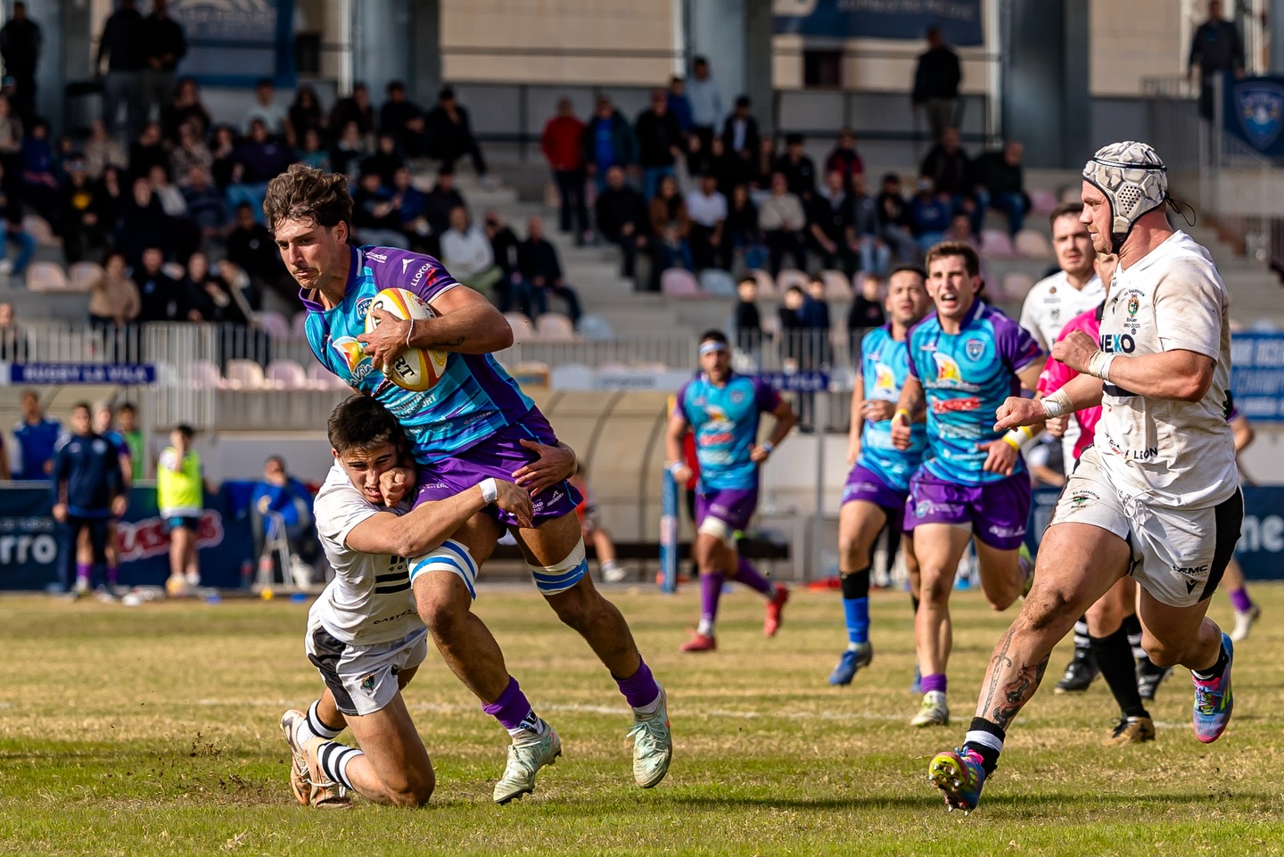 El Huesitos-La Vila se erige en la gran revelación del año y sueña a lo grande