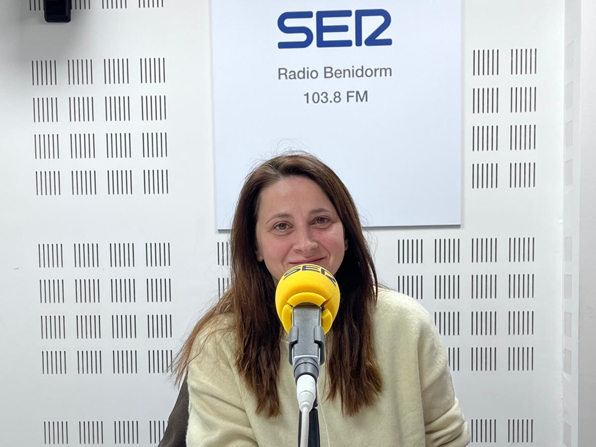 María Antón Cabot reivindica Benidorm como espacio emocional y creativo en el 70 aniversario de la luna de miel de Sylvia Plath