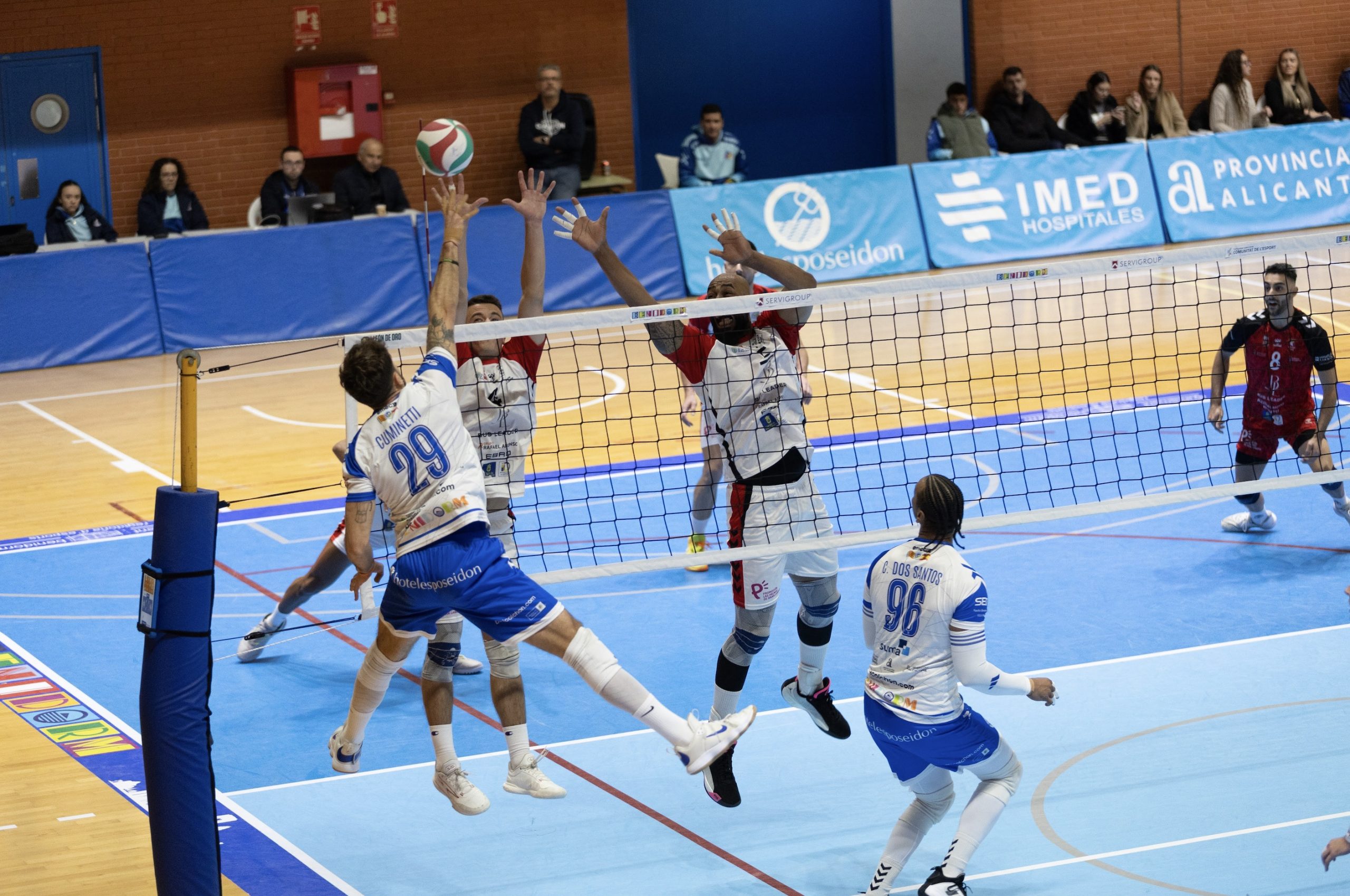 El Servigroup Benidorm arranca un punto importante en Tenerife