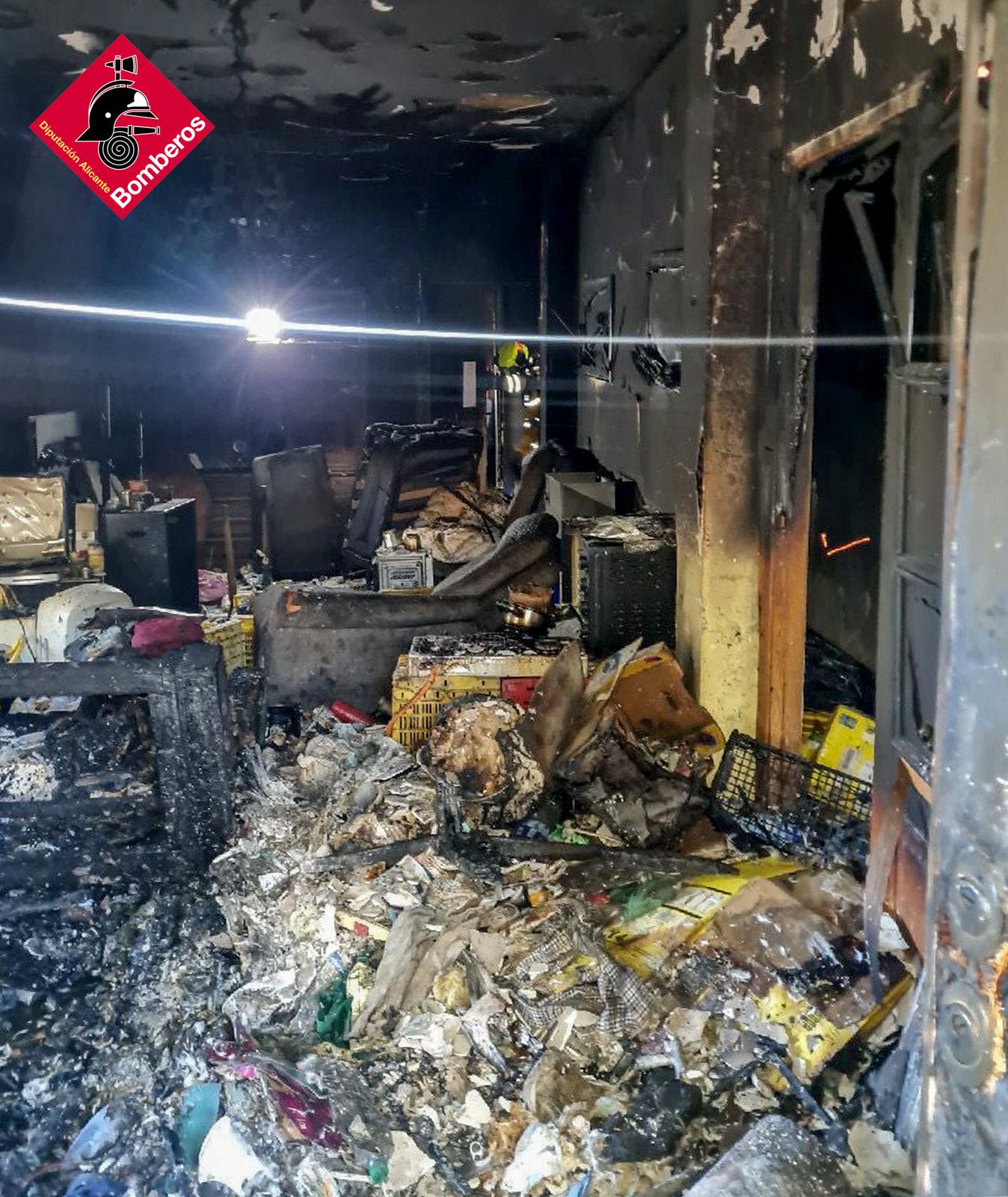 El incendio de un chalet entre Callosa y Guadalest provoca quemaduras de segundo grado a un hombre de 70 años