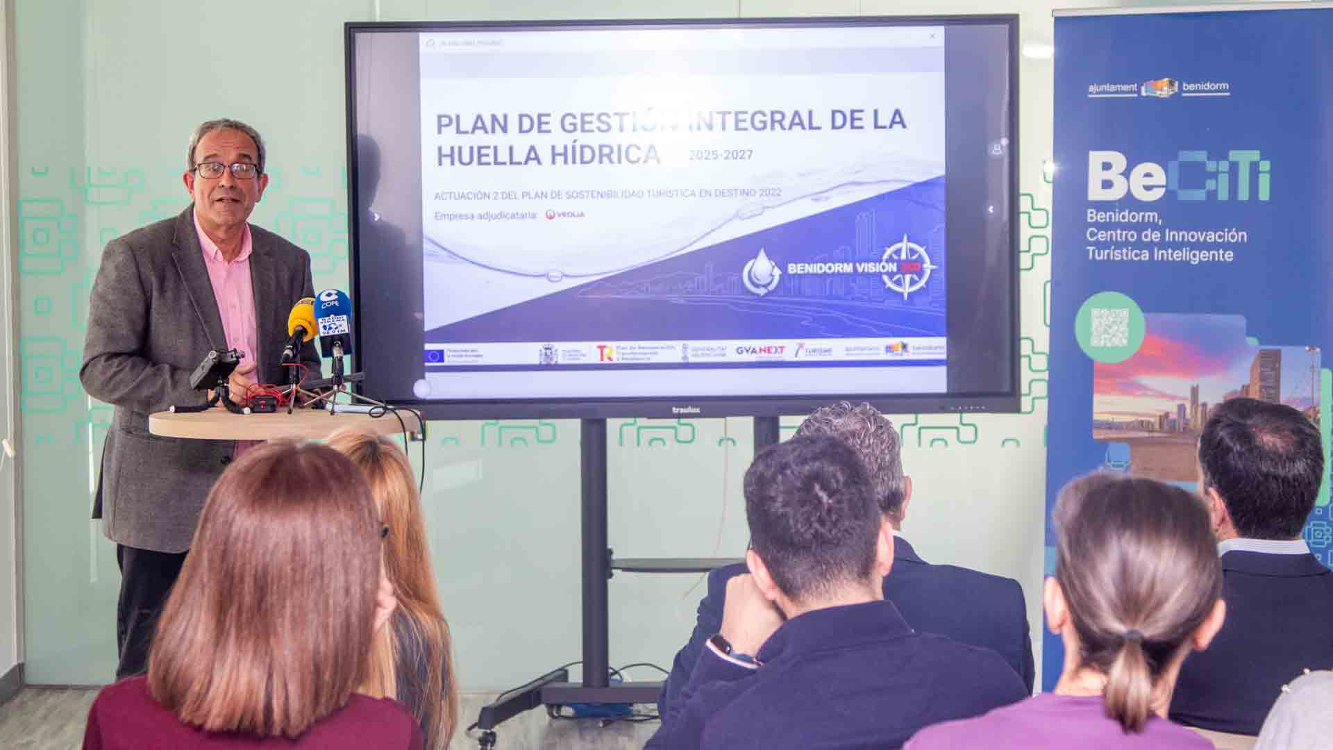 Los hoteles de 4 y 5 estrellas de Benidorm durante verano, pico de la huella hídrica local