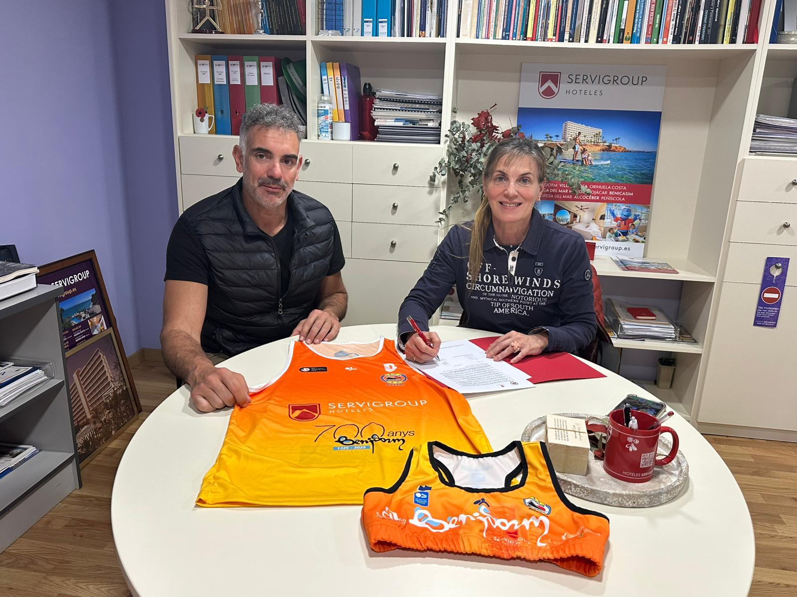 Servigroup y el Vóley Playa Poniente renuevan su alianza por noveno año