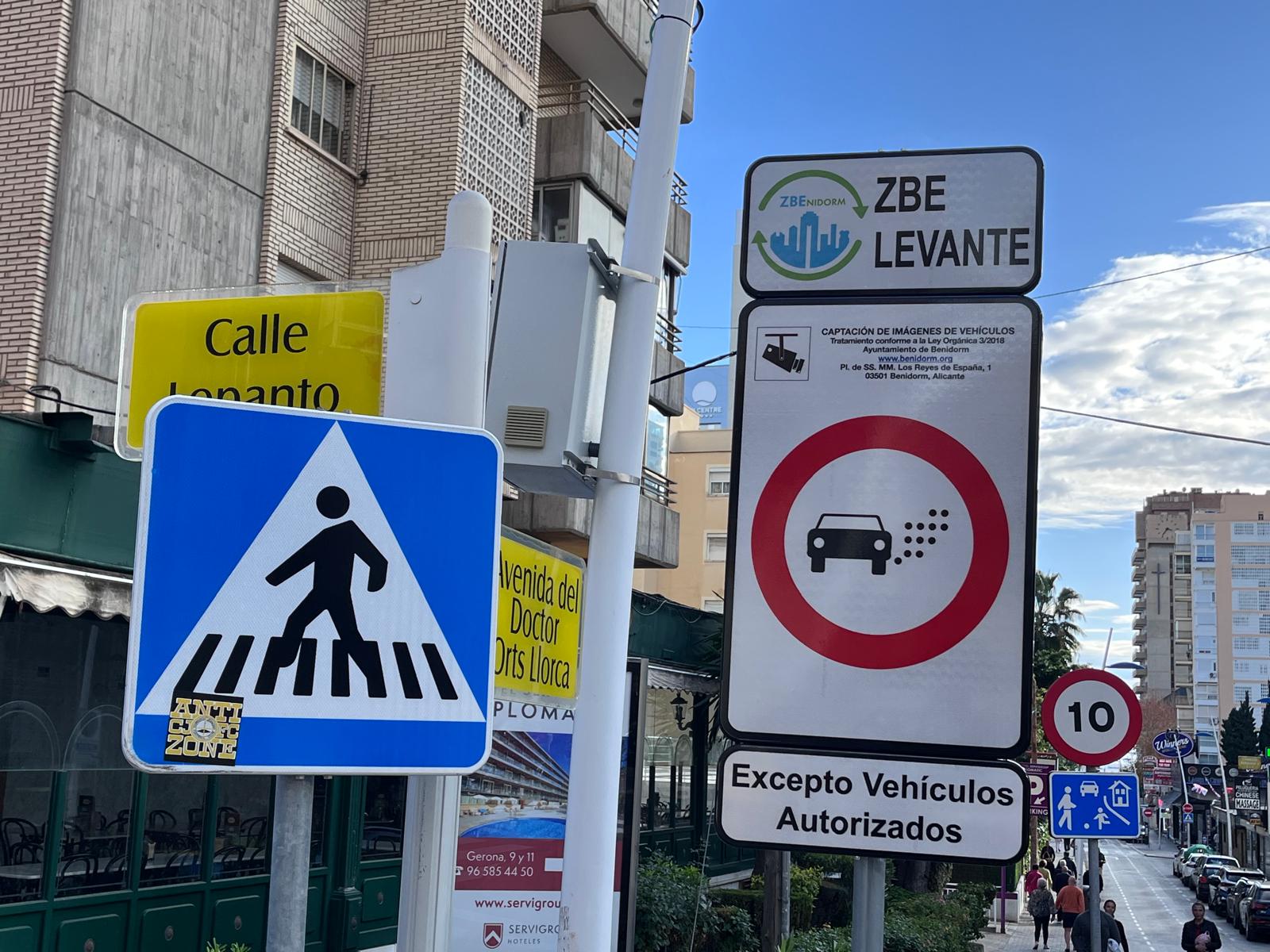 Benidorm reduce en 2.000 vehículos diarios el tráfico en la Zona de Bajas Emisiones y amplía la moratoria sin etiqueta ambiental