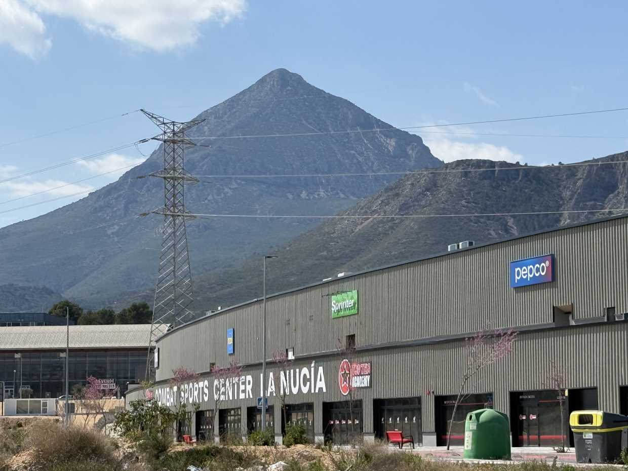 La Nucía soterra dos líneas de alta tensión para seguir desarrollando La Serreta