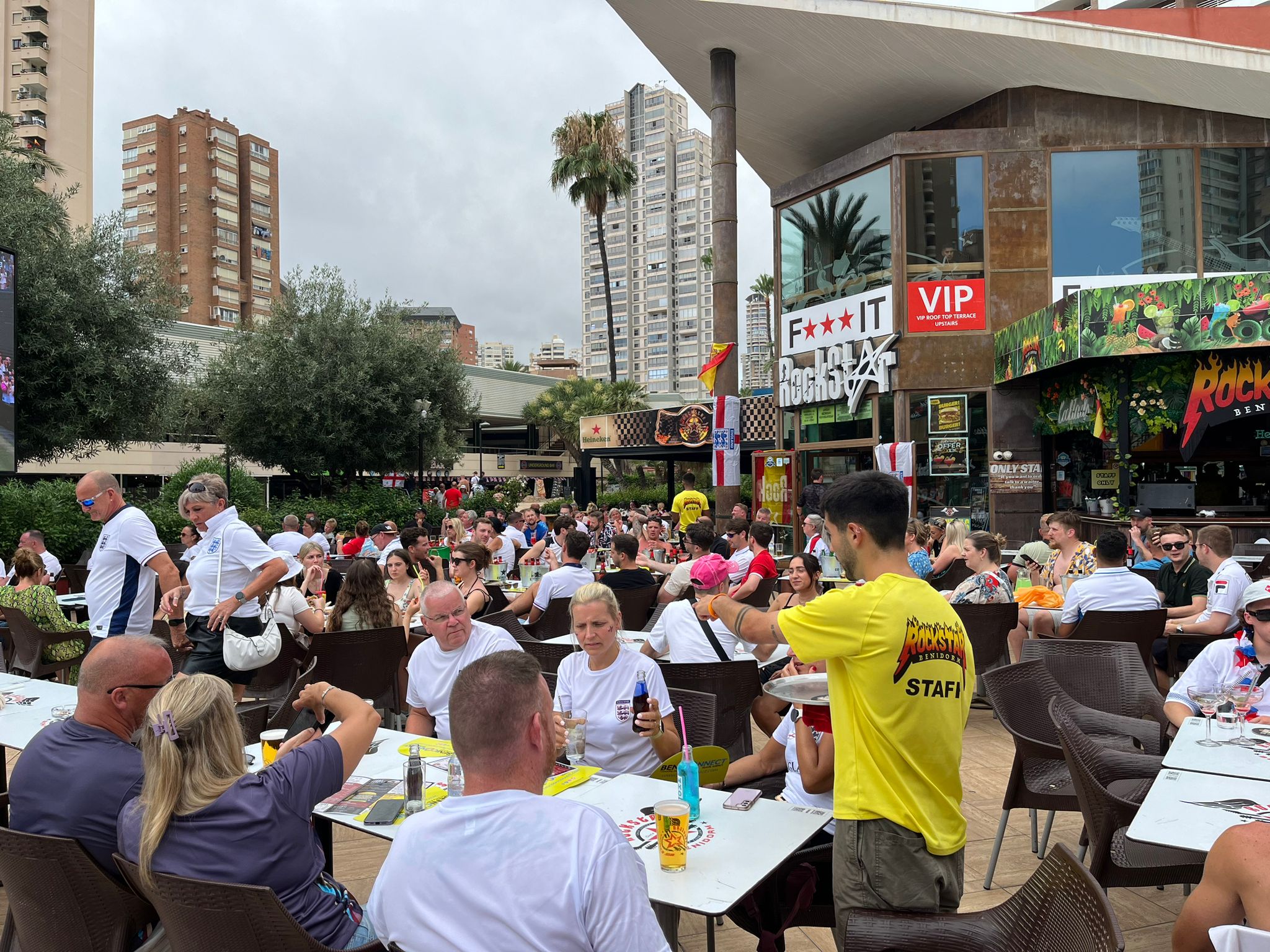 El Mundial se ‘bebe’ en Benidorm: los bares pueden vender hasta 50.000 litros de cerveza en un día