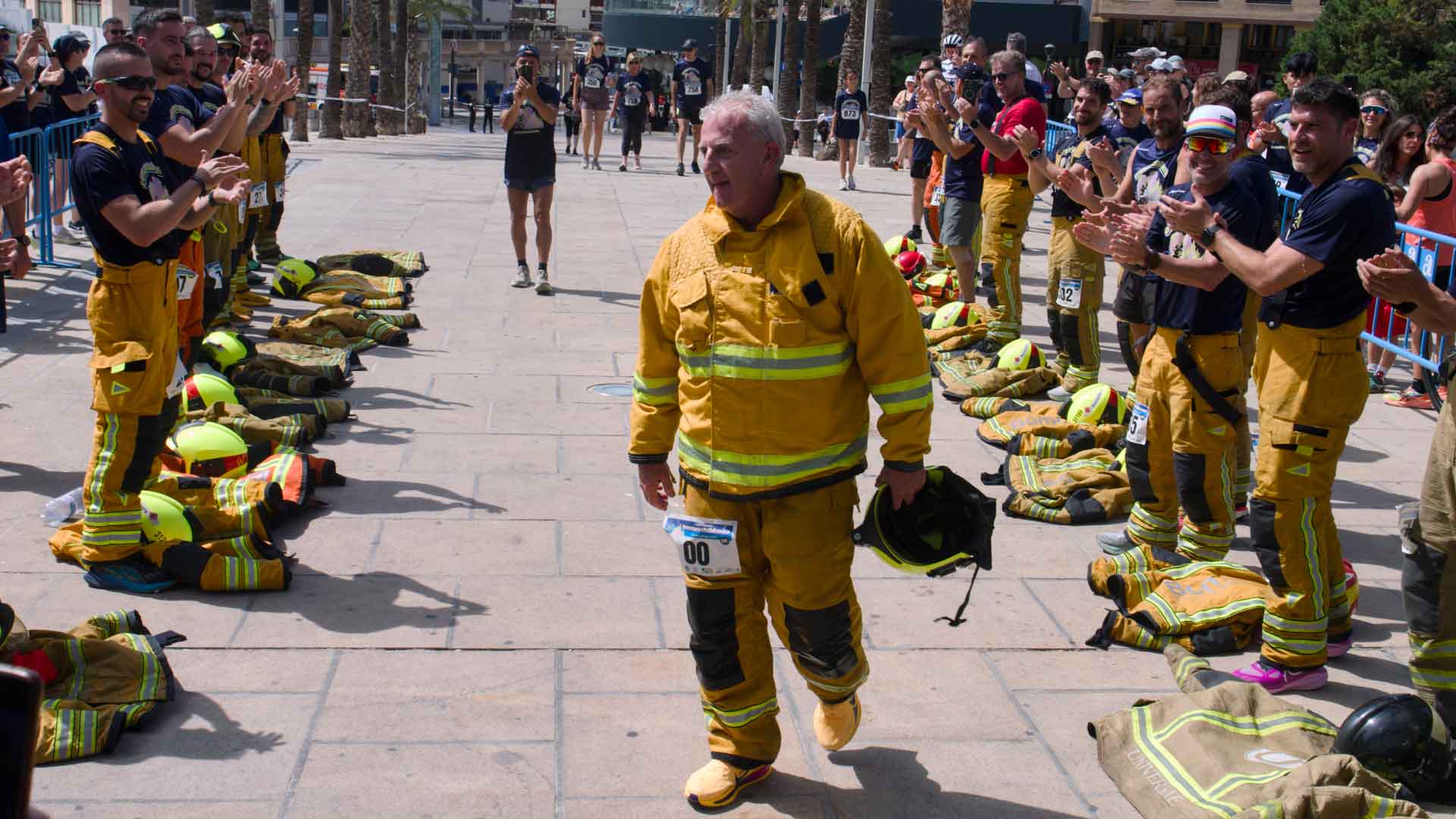 Más de un millar de personas corren en la II Carrera Solidaria por la ELA de Benidorm