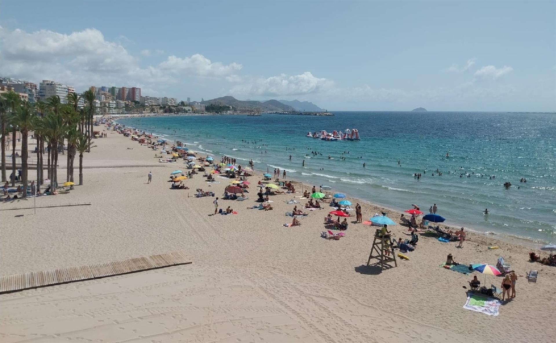 Hallan a un hombre de 45 años muerto en una hamaca en la playa de La Vila Joiosa