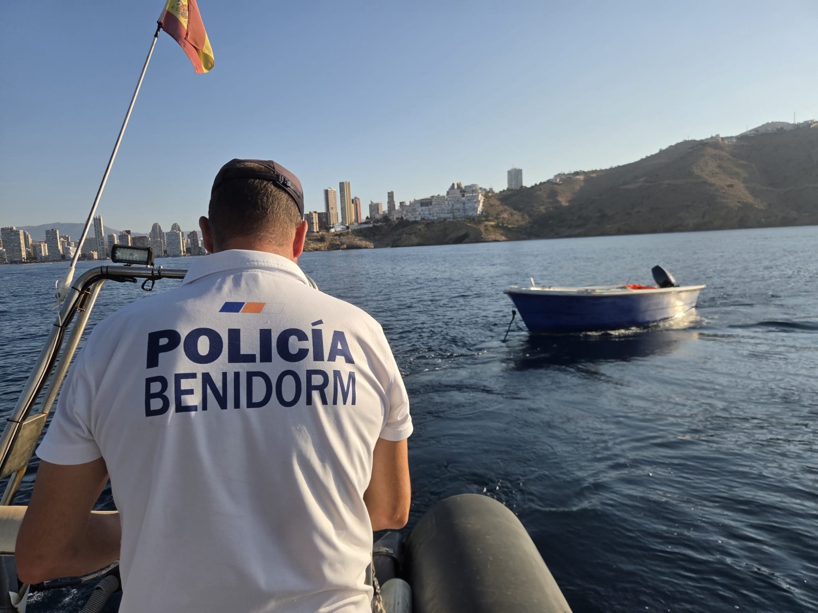 Localizada una patera sin ocupantes en la cala del Tío Ximo de Benidorm