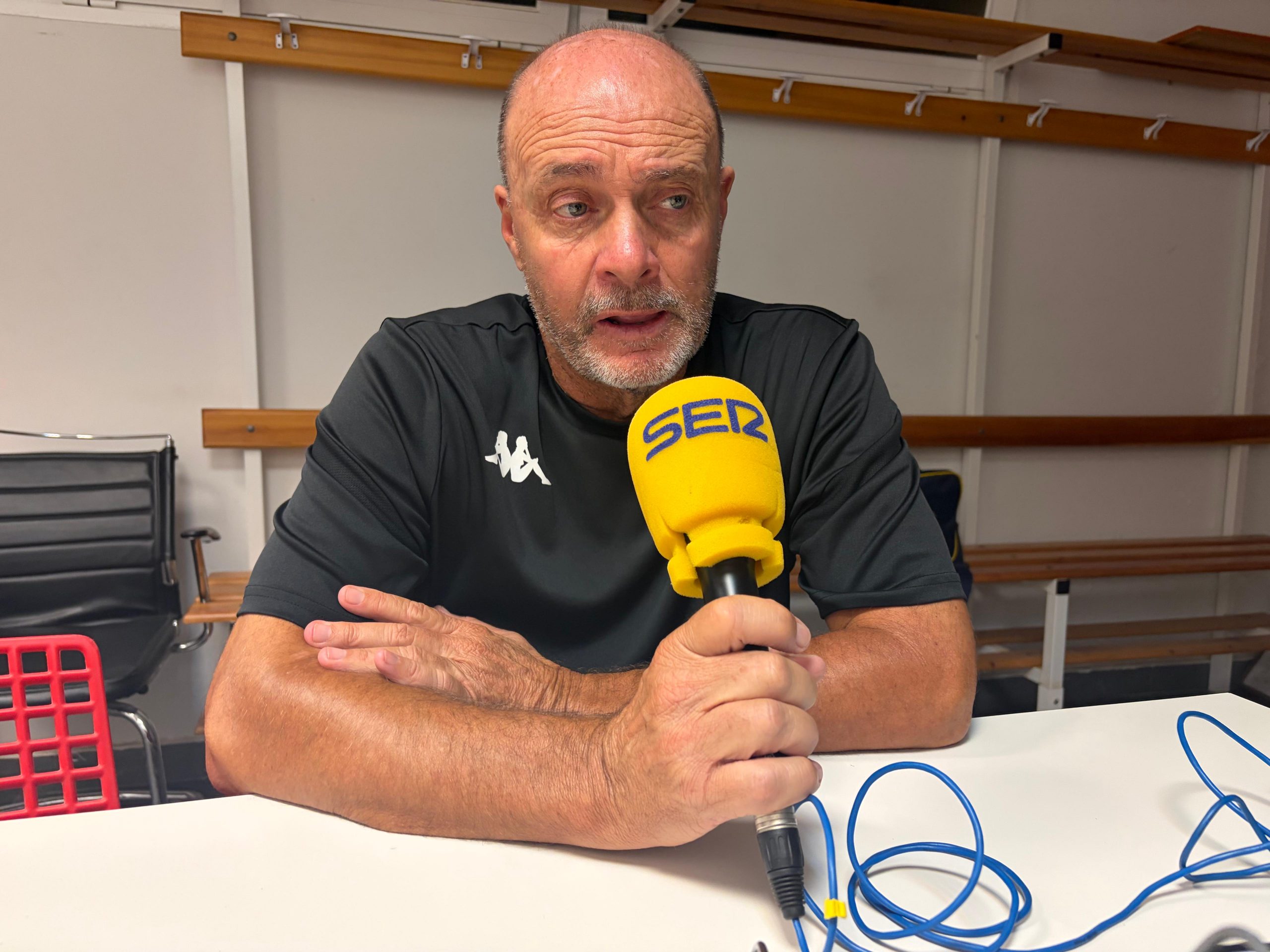 Vicente Mir, entrenador del C.F. La Nucía: “Nuestro objetivo debe ser lograr la salvación”